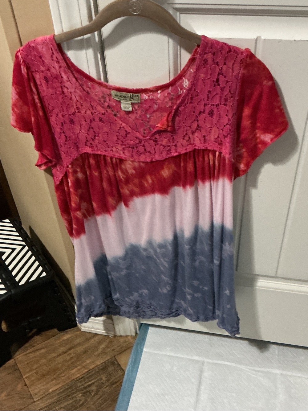 Ladies sz Medium, One World brand, red, white and blue colors, v neck design, M